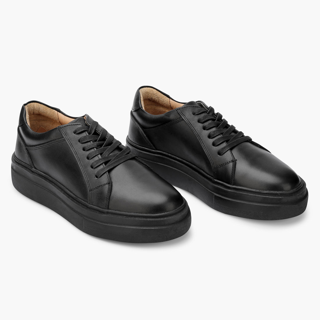 Premier Low Top 407 Plain black sneaker