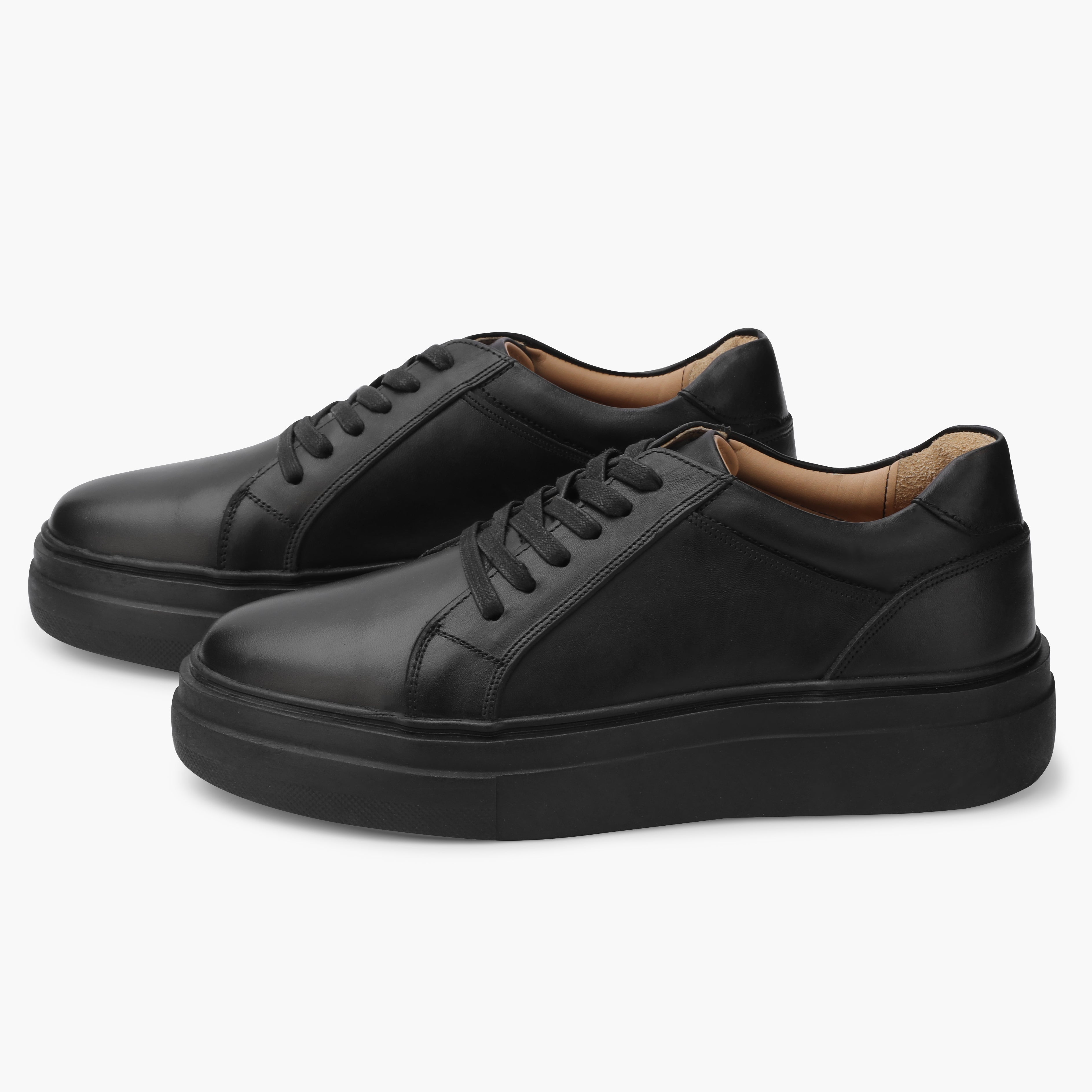 Premier Low Top 407 Plain black sneaker