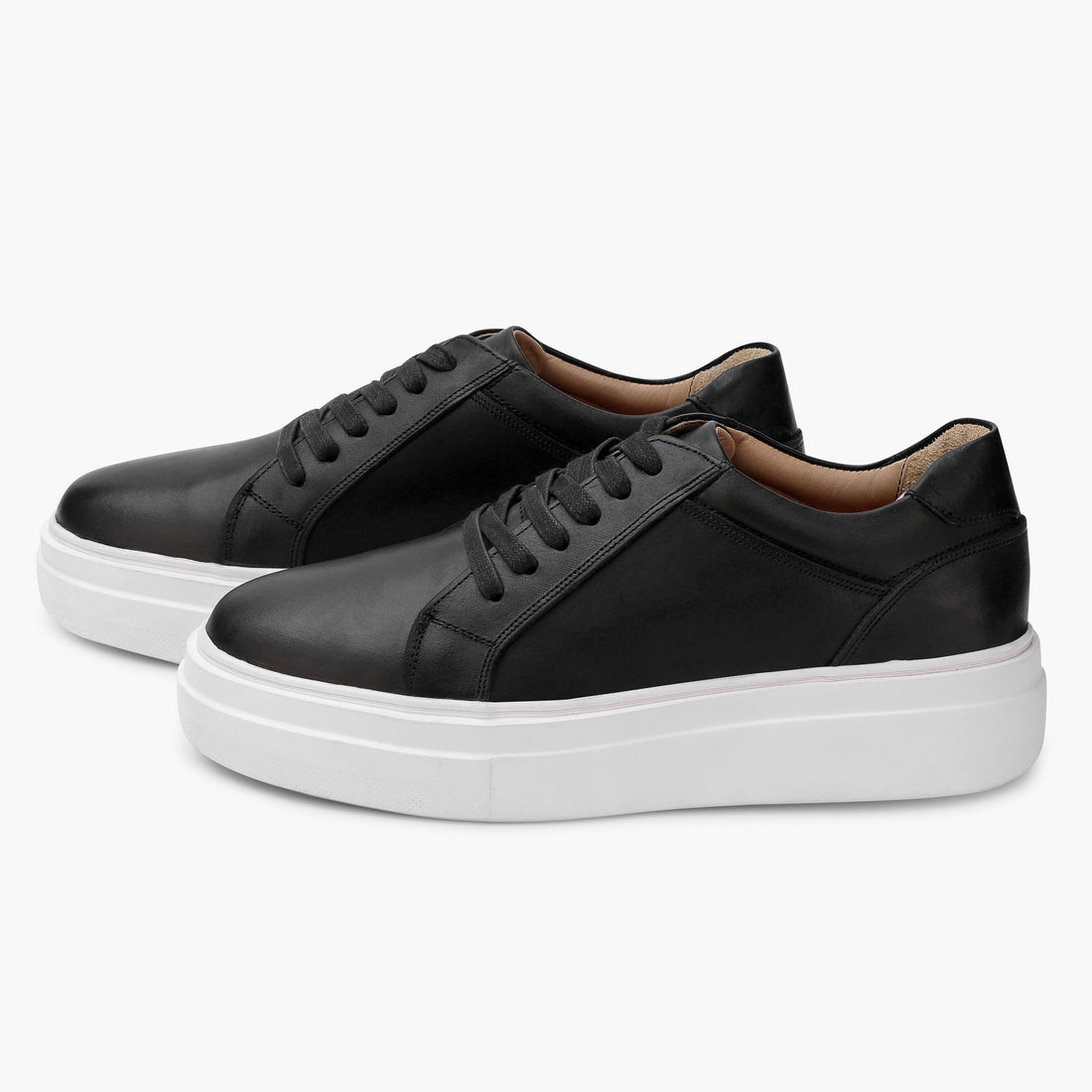 Premier Low Top 407 Plain black sneaker x white sole