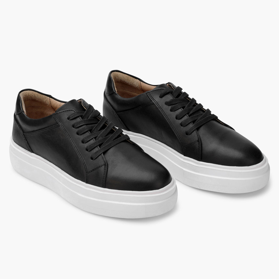 Premier Low Top 407 Plain black sneaker x white sole